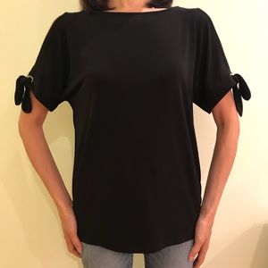 New DKNY cute crew neck shirt